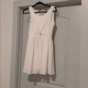 Short white key hole and open back dress